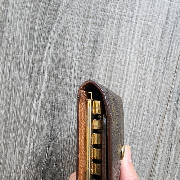 SALE Louis Vuitton Monogram 6 Ring Key Case - Picture 15 of 16